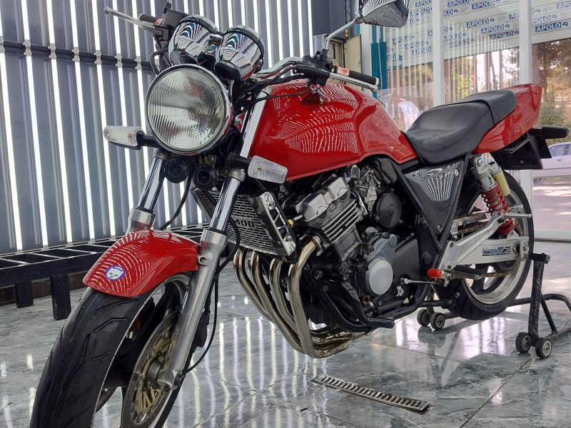 مرکز دیتیلینگ و تشخیص رنگ کاربیست - Car20 Detailing Center