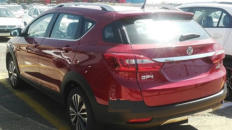 مشاهده ی ۲ خودروی جدید دانگ فنگ چین در محوطه ایران خودرو 