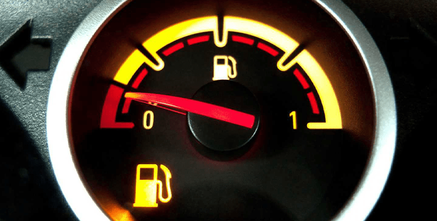 روشن شدن چراغ اخطار بنزین